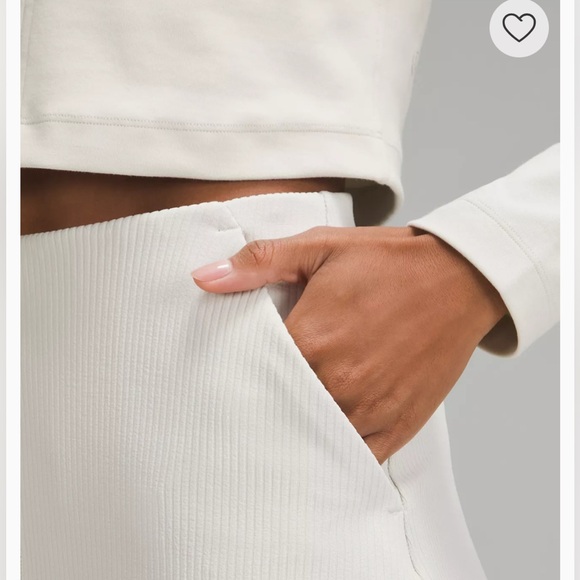 Lululemon Ribbed Softstreme High-Rise Short 2" Size 6 - Picture 5 of 7